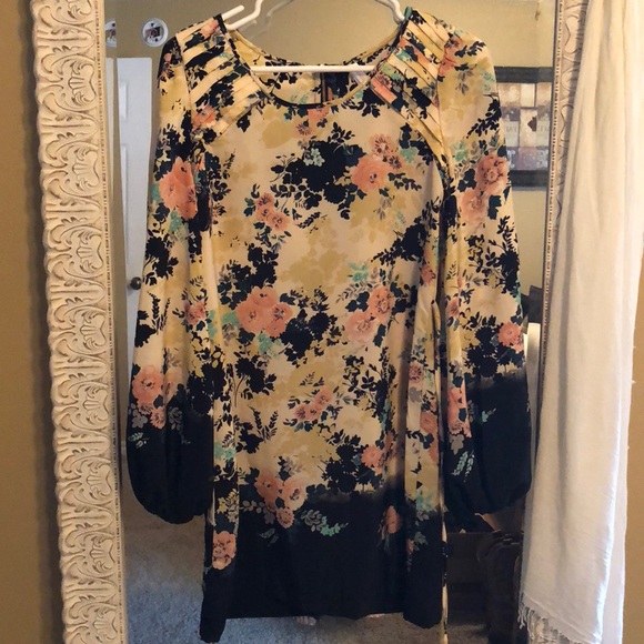 Dress - Picture 1 of 3